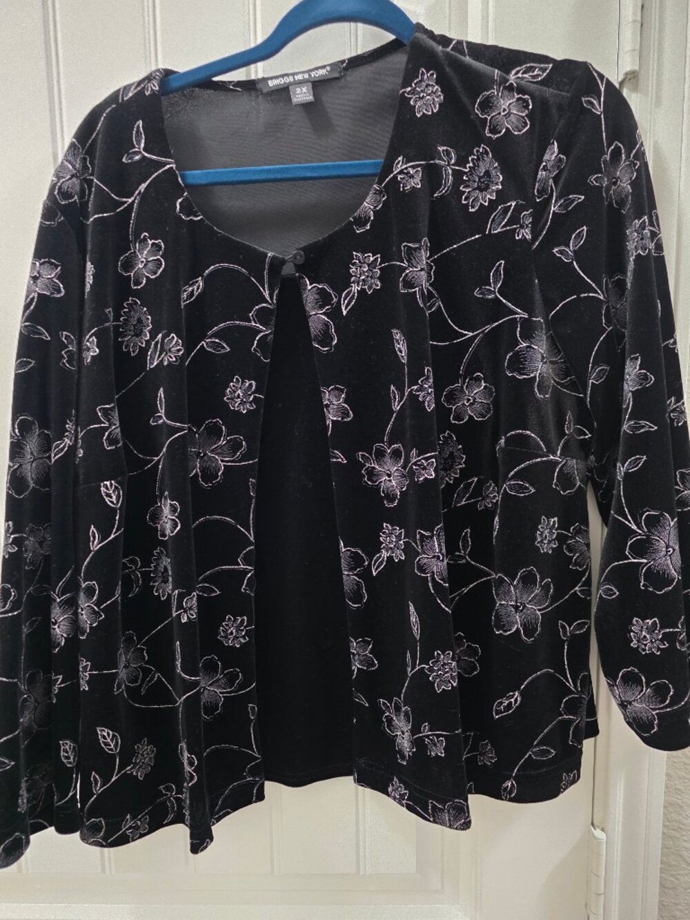 Briggs New York 2X Black Velvet Floral Top Silver Long Sleeve Stretch Plus